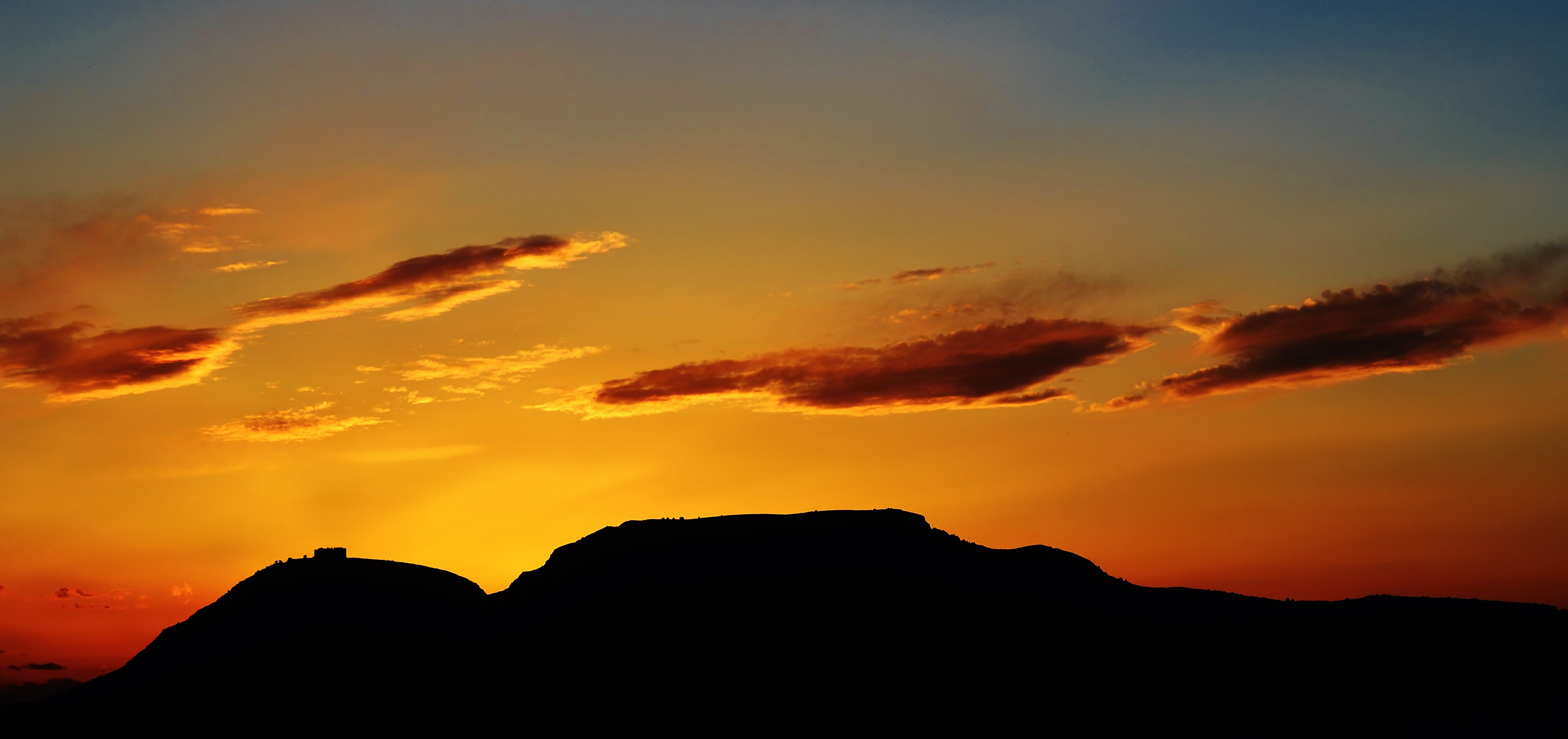 Img0-Sunset & Golden Hour: Disfruta de la puesta de sol en las Islas Medas